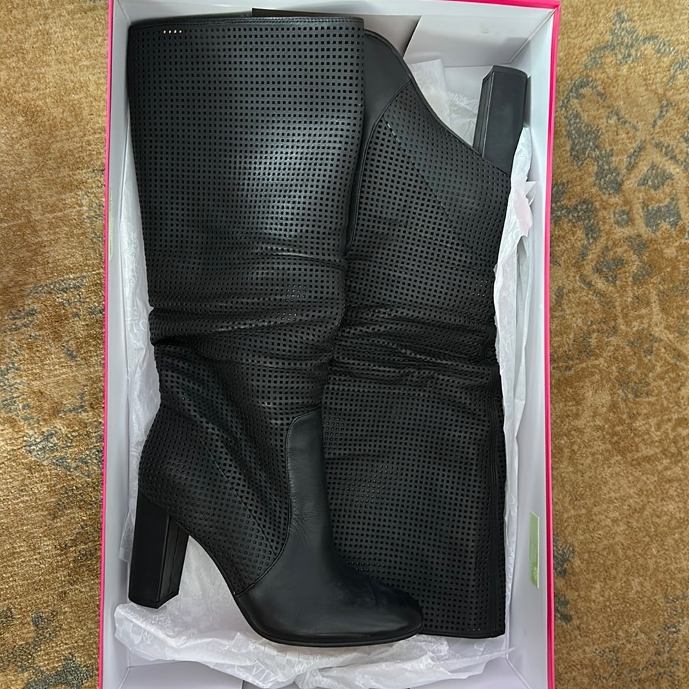 Vince Camuto 7.5 boots Black